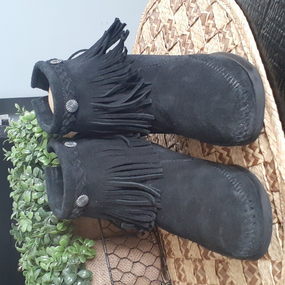 MINNETONKA BOOTIES - Picture 2 of 10